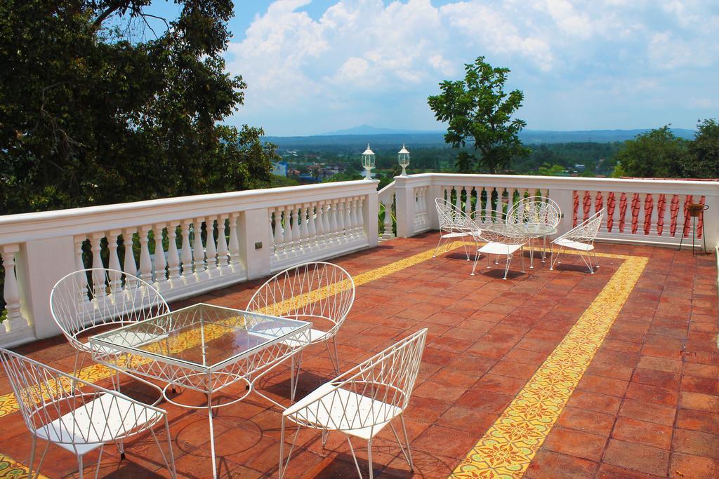 Paradores Del Castillo Taal Exterior photo